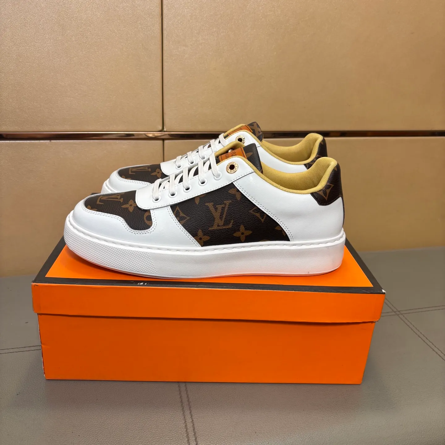 Men's shoes P400 🔆🔆👉【LV Louis Vuitton】The latest men's casual and fashionable men's shoes👟Best for all seasons💥Simple and elegant style, exclusive for trendy men, unique latest brand elements👑High-quality imported printed leather upper + cowhide, pigskin feet, fashionable and generous✅wear-resistant rubber outsole! Actual shooting🎬38-44